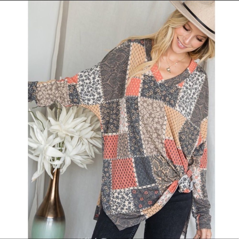 ❤️V Neck Patchwork Relaxed Fit Side Slit Detail Top!❤️